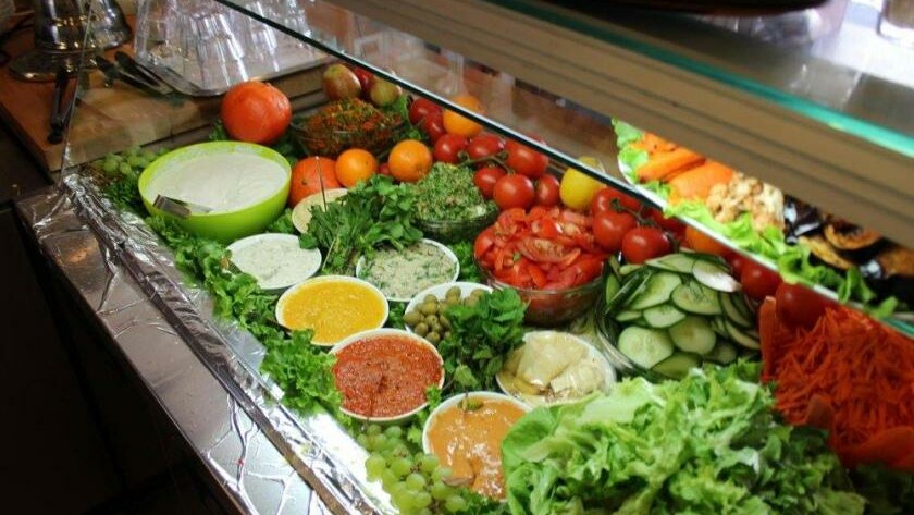 Speisen in der Theke im Habibi in Karlsruhe