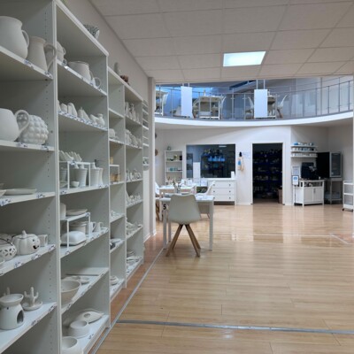 Große Auswahl an Keramik zum Bemalen bei Happy Pottery in Karlsruhe