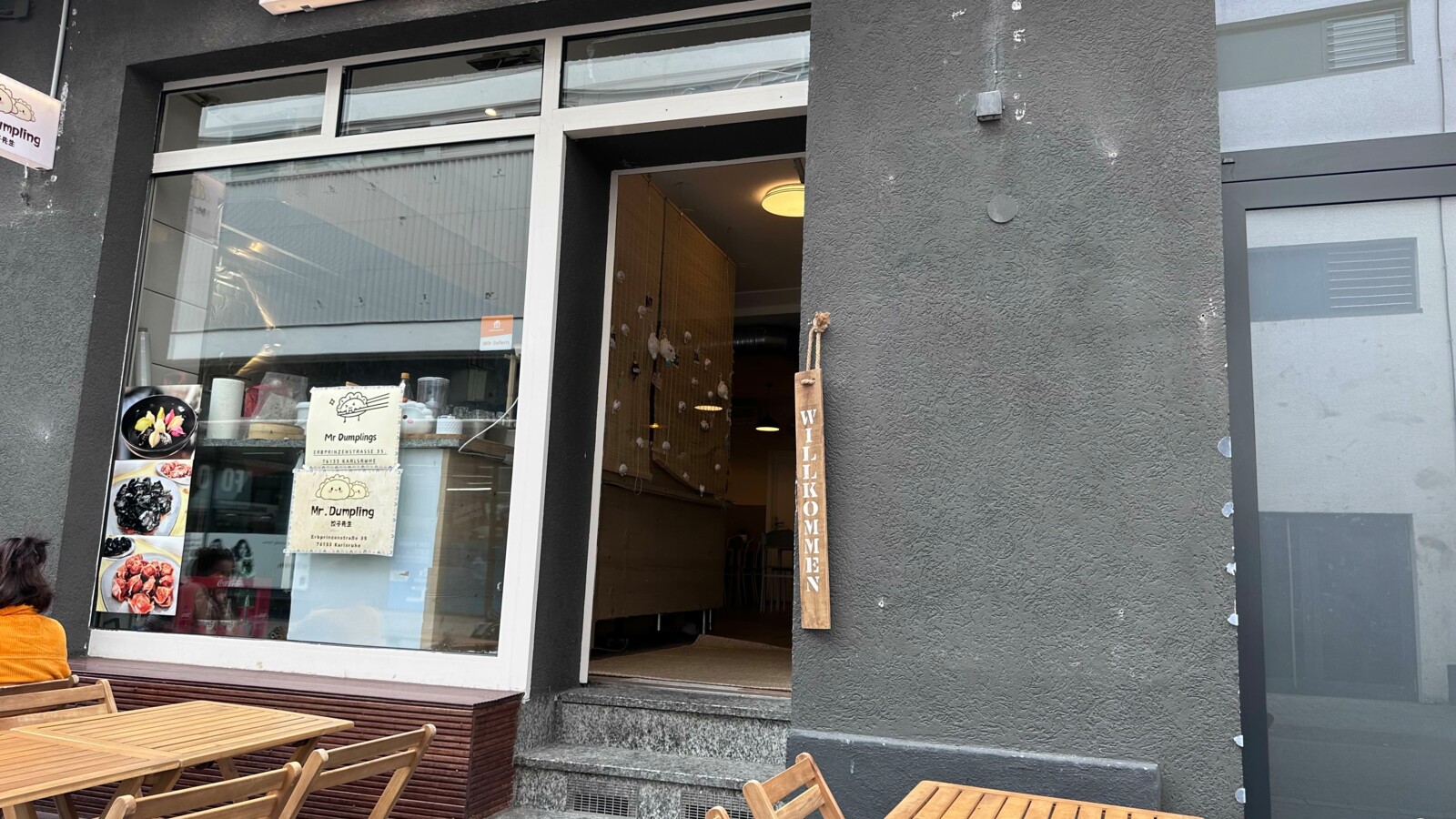 Eingang und Außenbereich von Mr Dumpling in der Erbprinzenstraße in Karlsruhe