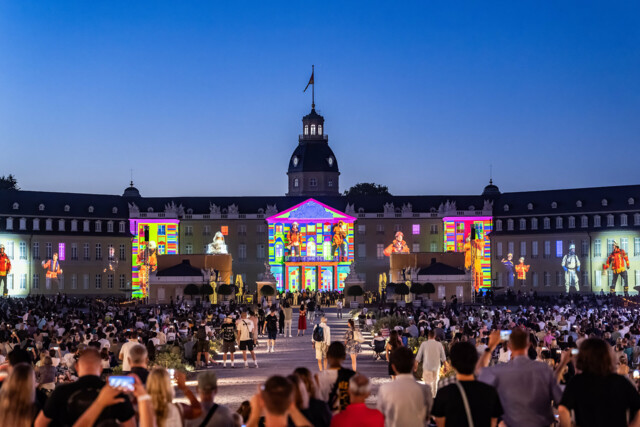 Premiere der SCHLOSSLICHTSPIELE Karlsruhe 2026 mit der Projektion „ On Fire “ von Jonas Denzel