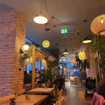 The design and interior at Wok on Fire in Karlsruhe whisk you away on vacation
