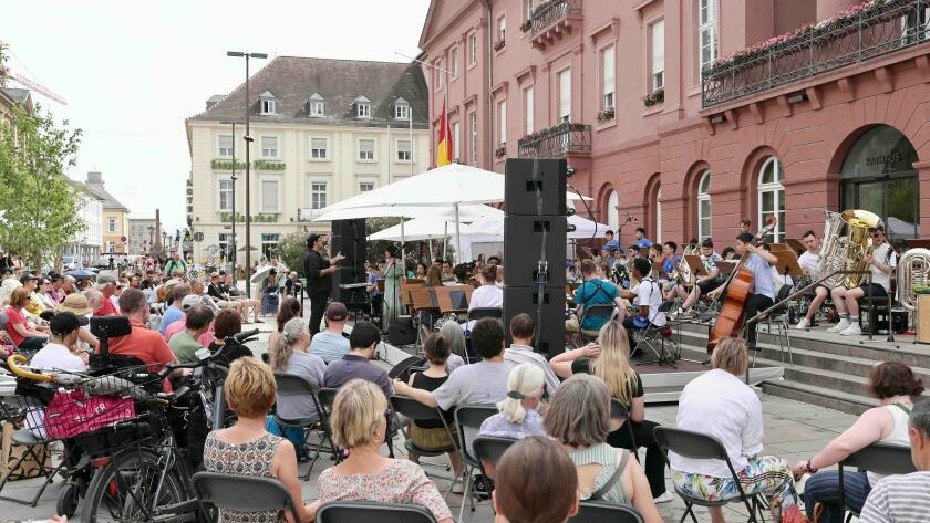 Opening concert for music to go 2024 in front of Karlsruhe City Hall