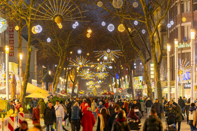 The Christmas lights in the central Kaiserstraße 2024