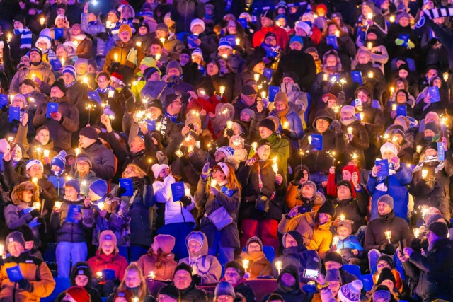 Festive atmosphere at the 2024 stadium singing in Karlsruhe