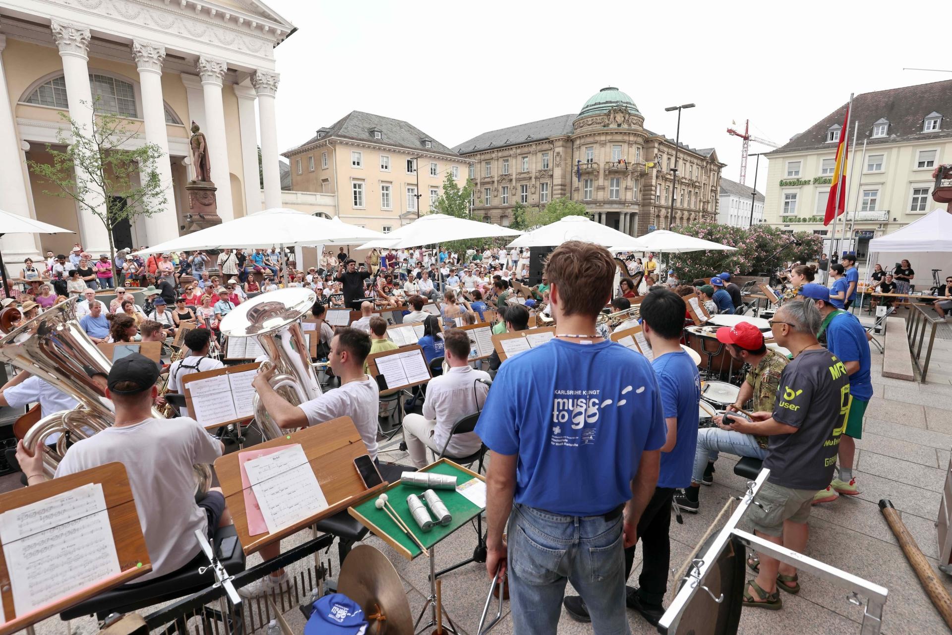 Music to go 2024 - Groovy funky BigBand on the market square