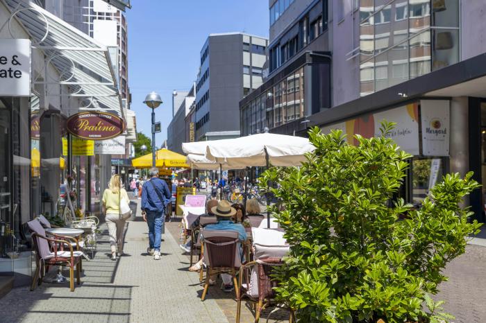 Die Geschäfte und Restaurants in der Herrenstraße im Juni 2023