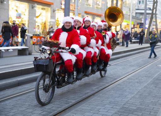 Das Fahrende Weihnachtsorchester in der bahn-freien Kaiserstraße 2021