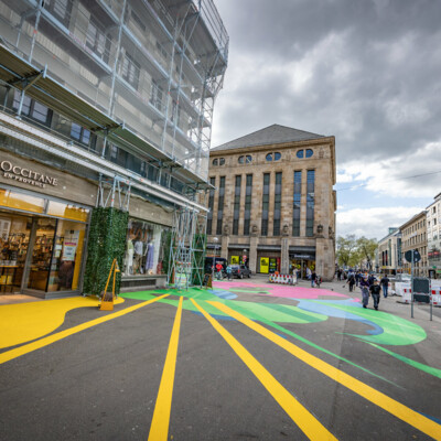 Rayons de soleil de la peinture au sol dans la Kaiserstraße 2024