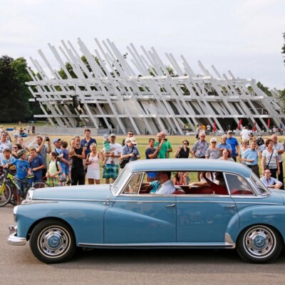 Manifestation de voitures anciennes dans le cadre du 300e anniversaire de la ville en 2015